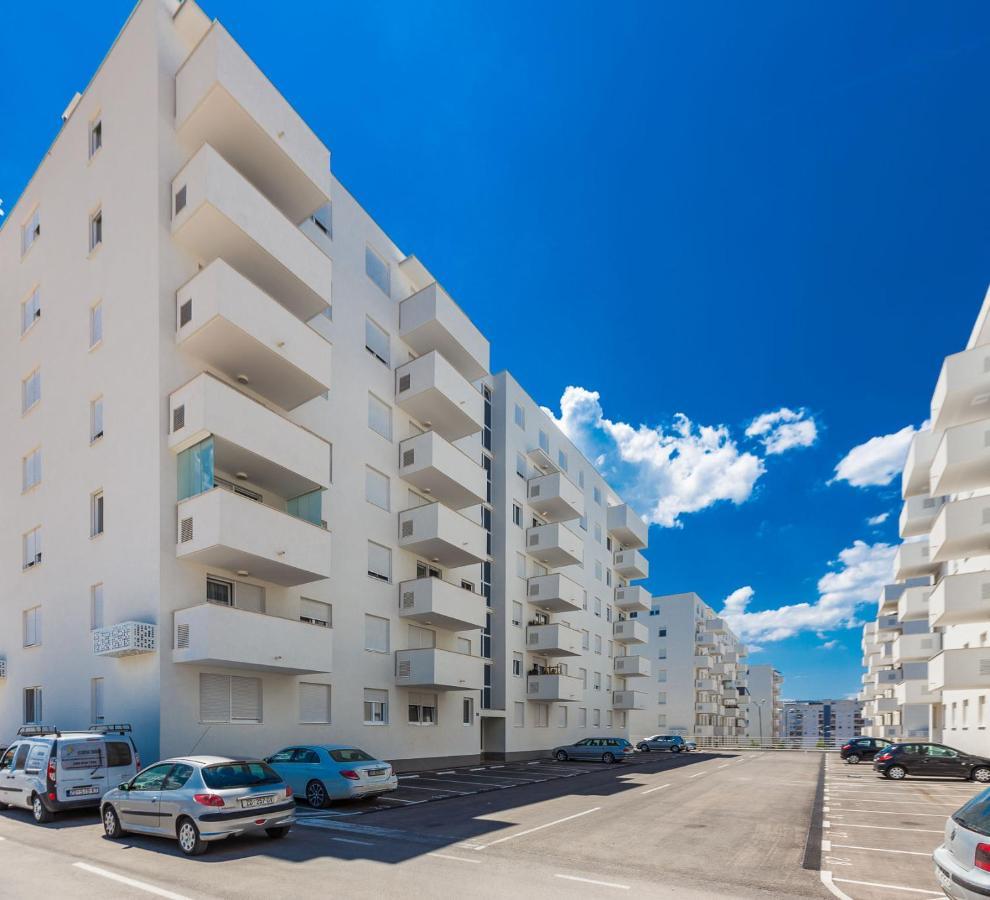 Tanja Modern Apartment With Balcony And Parking Garage ซาดาร์ ภายนอก รูปภาพ